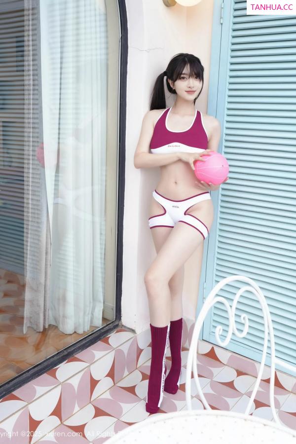 白露小猪  [XiuRen]高清写真图 2025.05.30 No.10350 白露lulu 深色运动服第35张图片